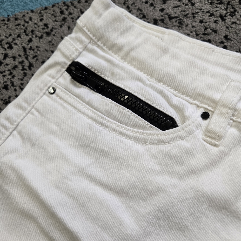 Blank NYC low Rise Mini Shorts, 28, EUC - Picture 3 of 10